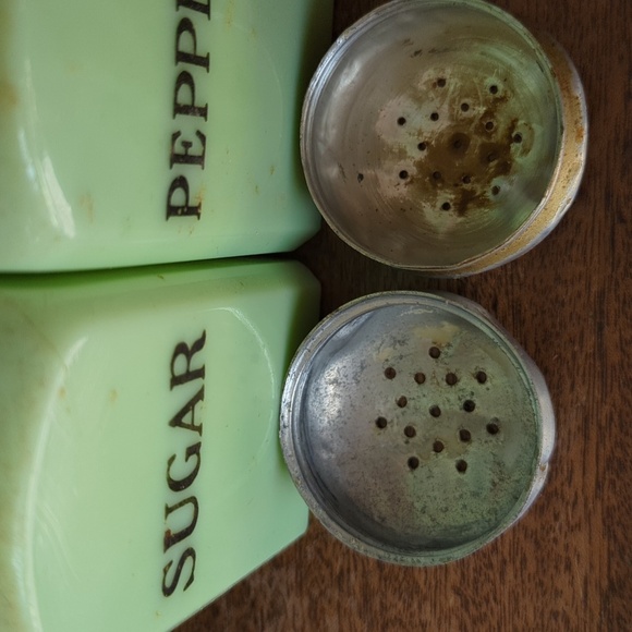 Mckee Jadeite Kitchenware Shakers - Picture 7 of 8
